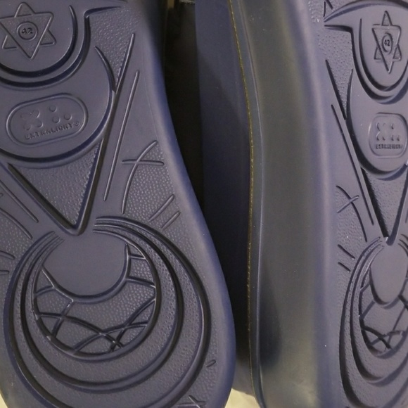 sneakers - Picture 2 of 2